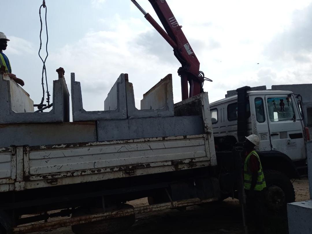 Chantier NEGATP — ouvrages en béton et engins de terrassement